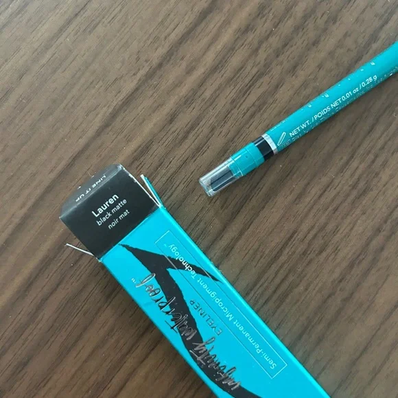 Thrive Causemetics Infinity Waterproof Eyeliner in Lauren Matte Black - Picture 5 of 7